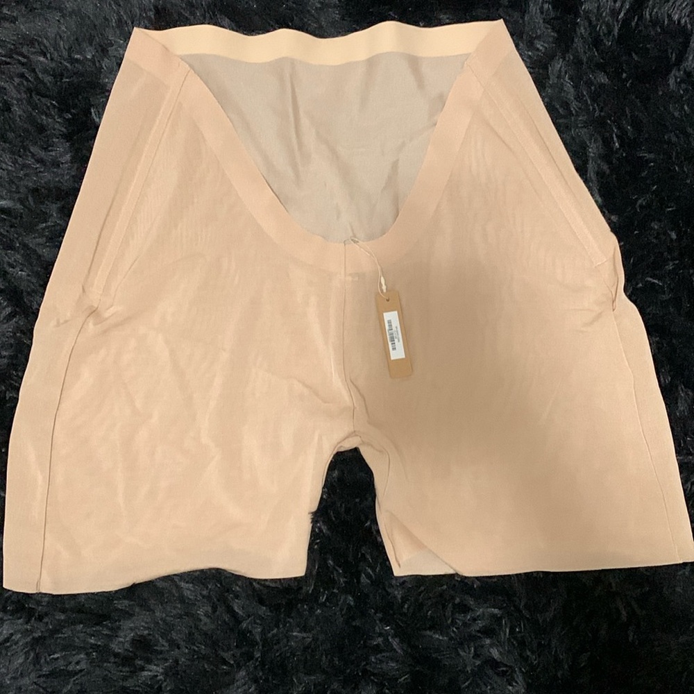 Skims Clay low back sculpt sheer short clay 3X